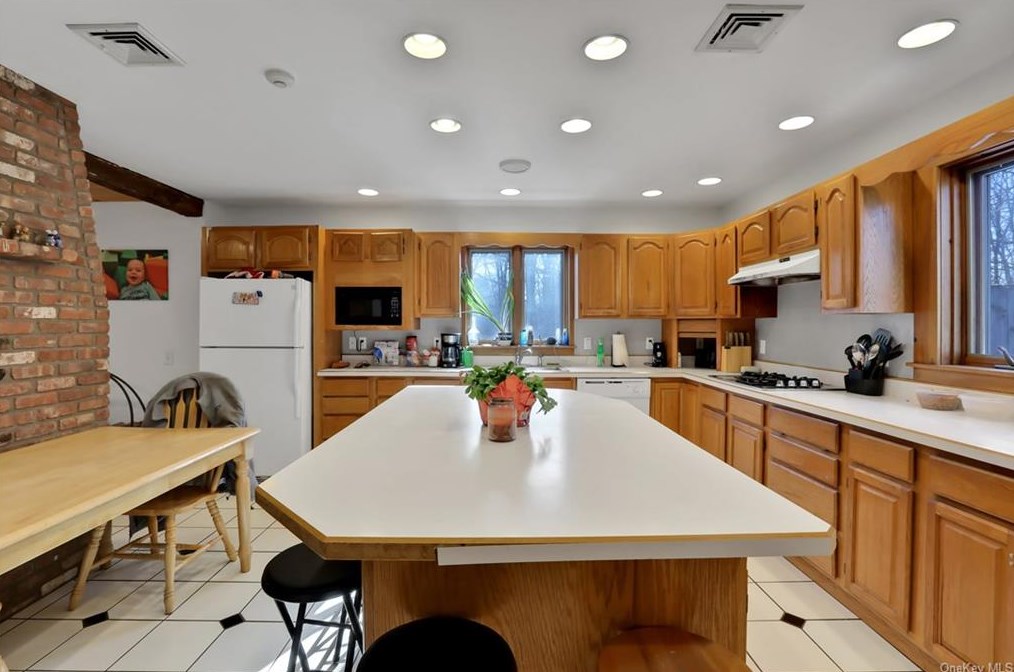 35 Old Rte 199, Red Hook NY 12571-2726 exterior