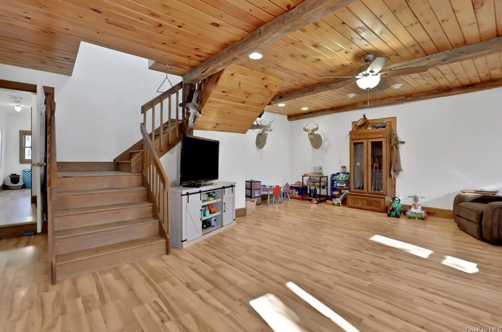 35 Old Rte 199, Red Hook NY 12571-2726 exterior