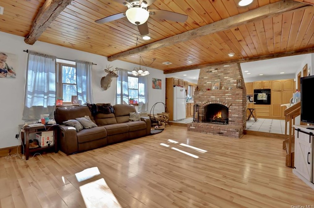 35 Old Rte 199, Red Hook NY 12571-2726 exterior