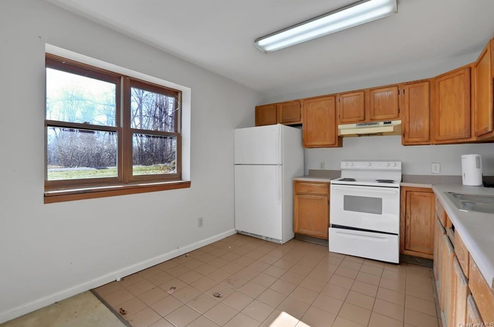 35 Old Rte 199, Red Hook NY 12571-2726 exterior