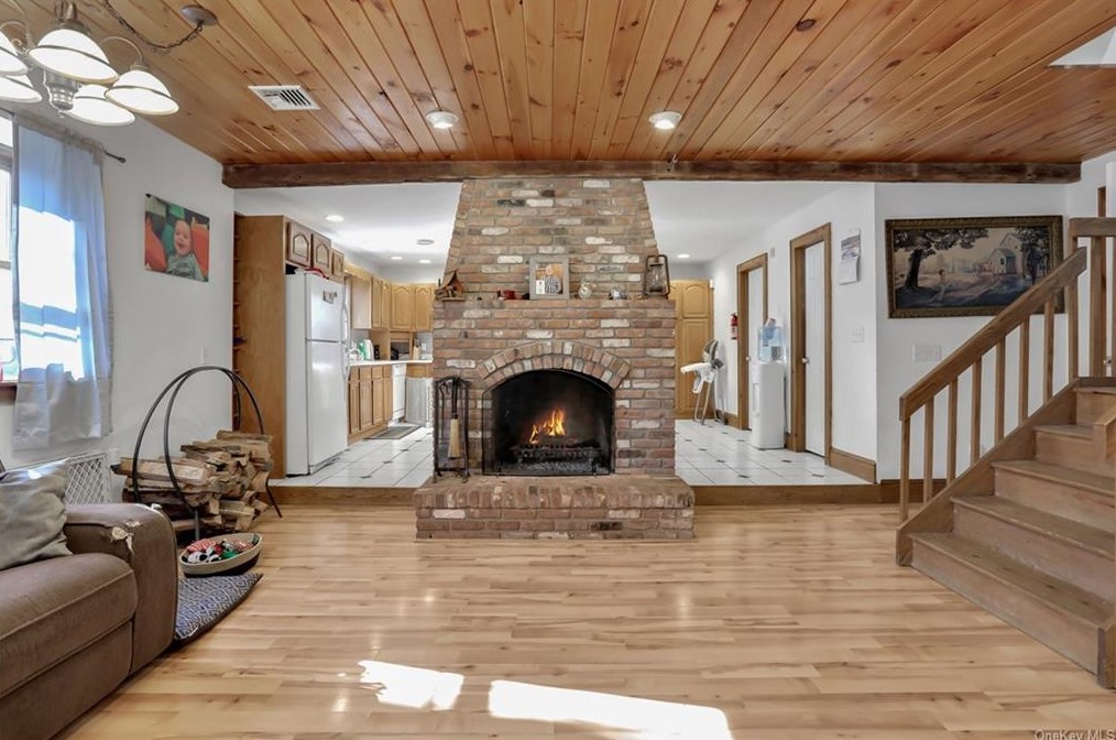 35 Old Rte 199, Red Hook NY 12571-2726 exterior