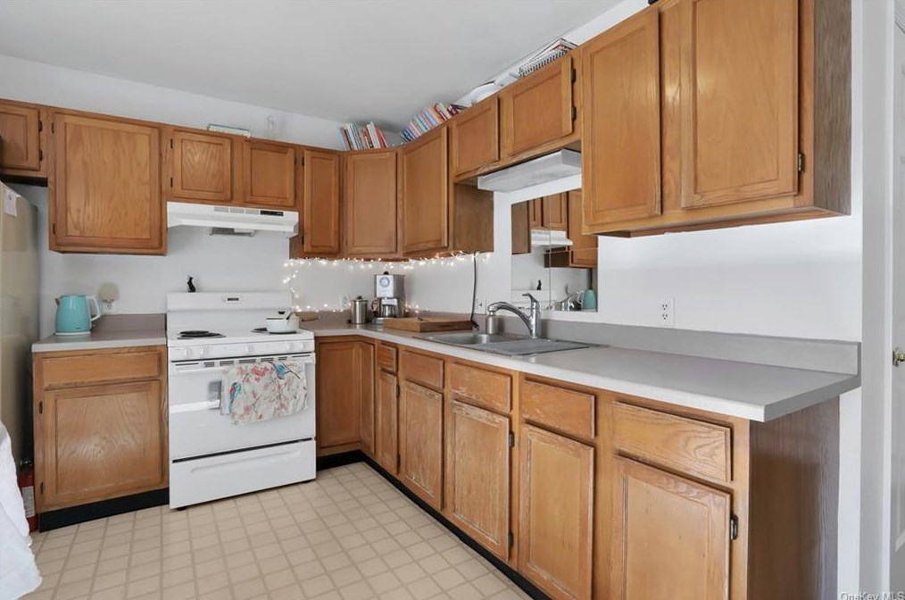 35 Old Rte 199, Red Hook NY 12571-2726 exterior