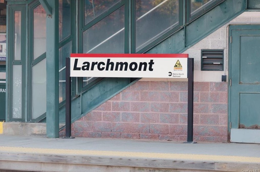 37 Harrison Dr, Larchmont NY  10538-2529 exterior