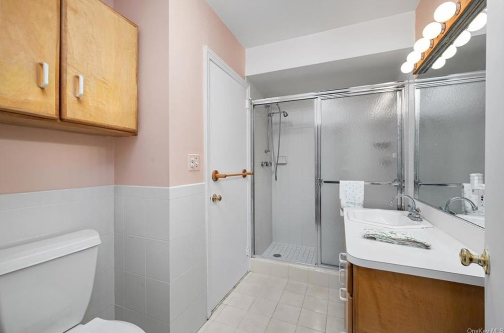 37 Harrison Dr, Larchmont NY  10538-2529 exterior