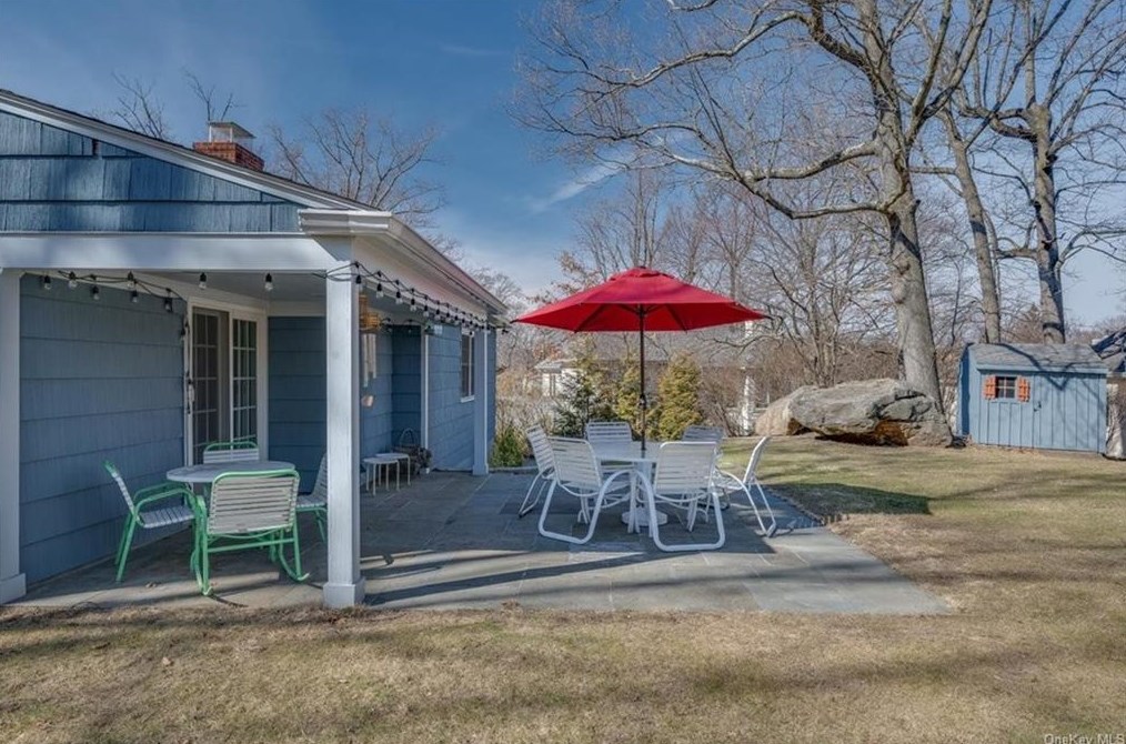 37 Harrison Dr, Larchmont NY  10538-2529 exterior