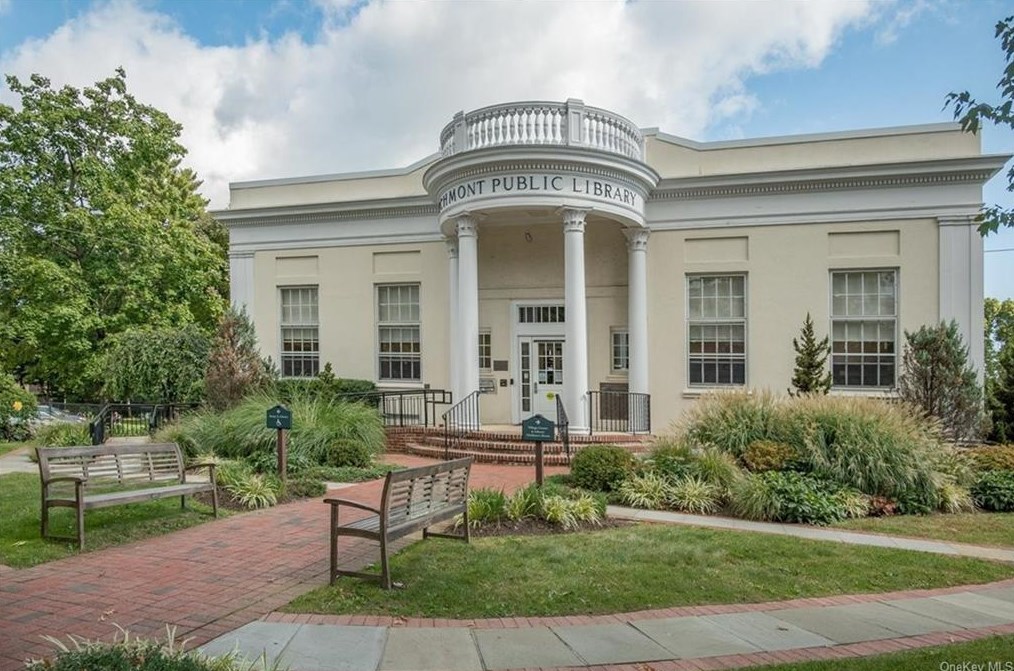 37 Harrison Dr, Larchmont NY  10538-2529 exterior