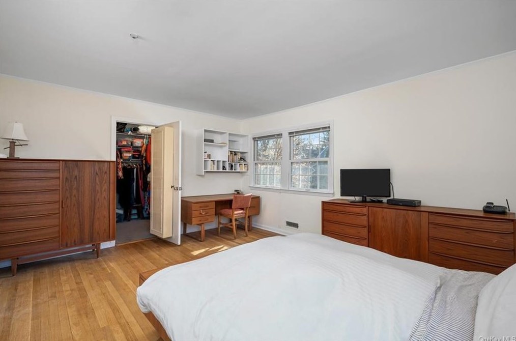 37 Harrison Dr, Larchmont NY  10538-2529 exterior