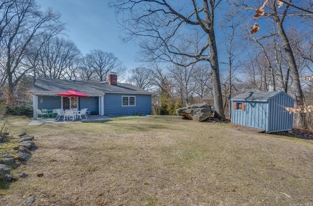 37 Harrison Dr, Larchmont NY  10538-2529 exterior