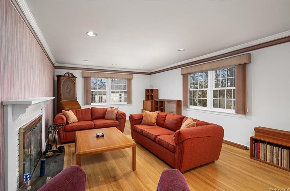 37 Harrison Dr, Larchmont NY  10538-2529 exterior