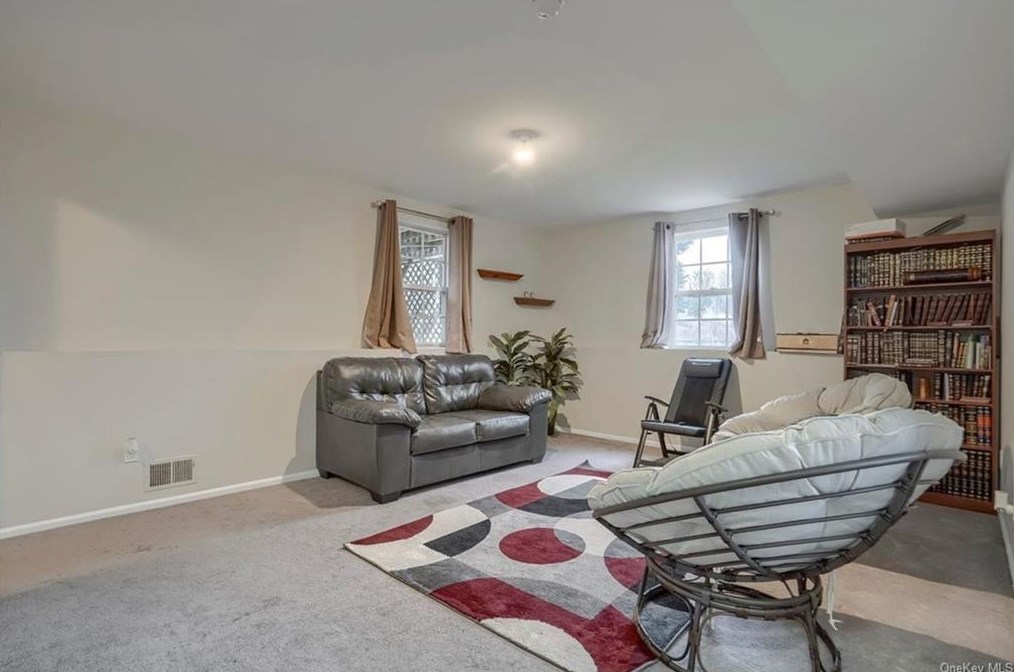 14 Stanford Dr, Highland Mills NY  10930-2621 exterior