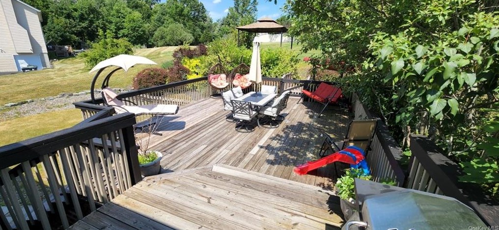 14 Stanford Dr, Highland Mills NY  10930-2621 exterior
