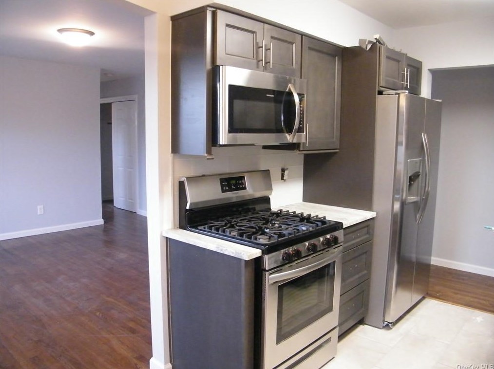 67 Roundtree Cir, Piermont NY  10968-4212 exterior