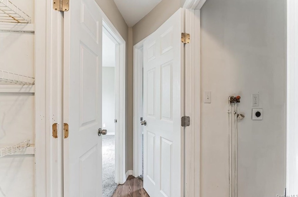 5 Pine Rd, Middle Island NY  11953-1356 exterior