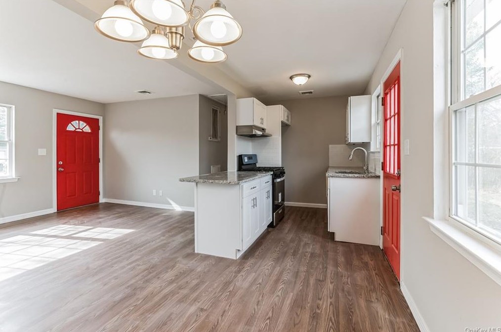 5 Pine Rd, Middle Island NY  11953-1356 exterior