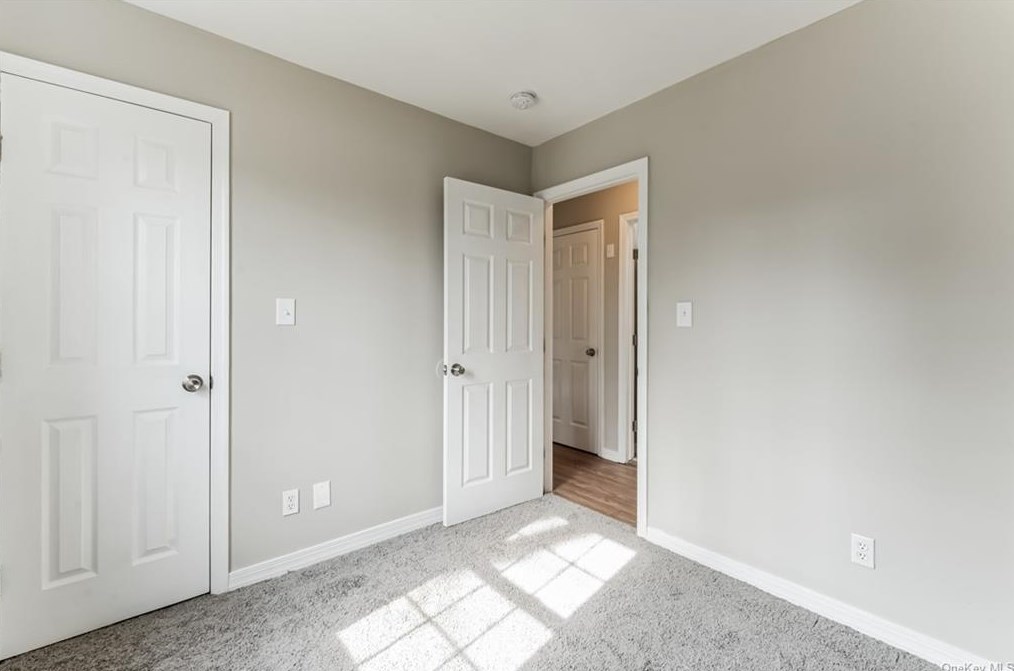 5 Pine Rd, Middle Island NY  11953-1356 exterior