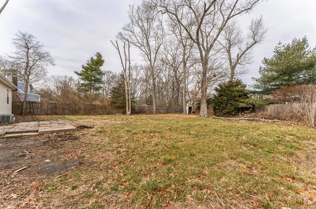 5 Pine Rd, Middle Island NY  11953-1356 exterior