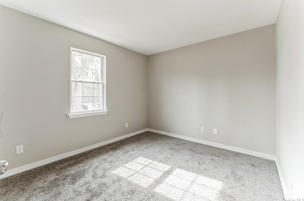 5 Pine Rd, Middle Island NY  11953-1356 exterior