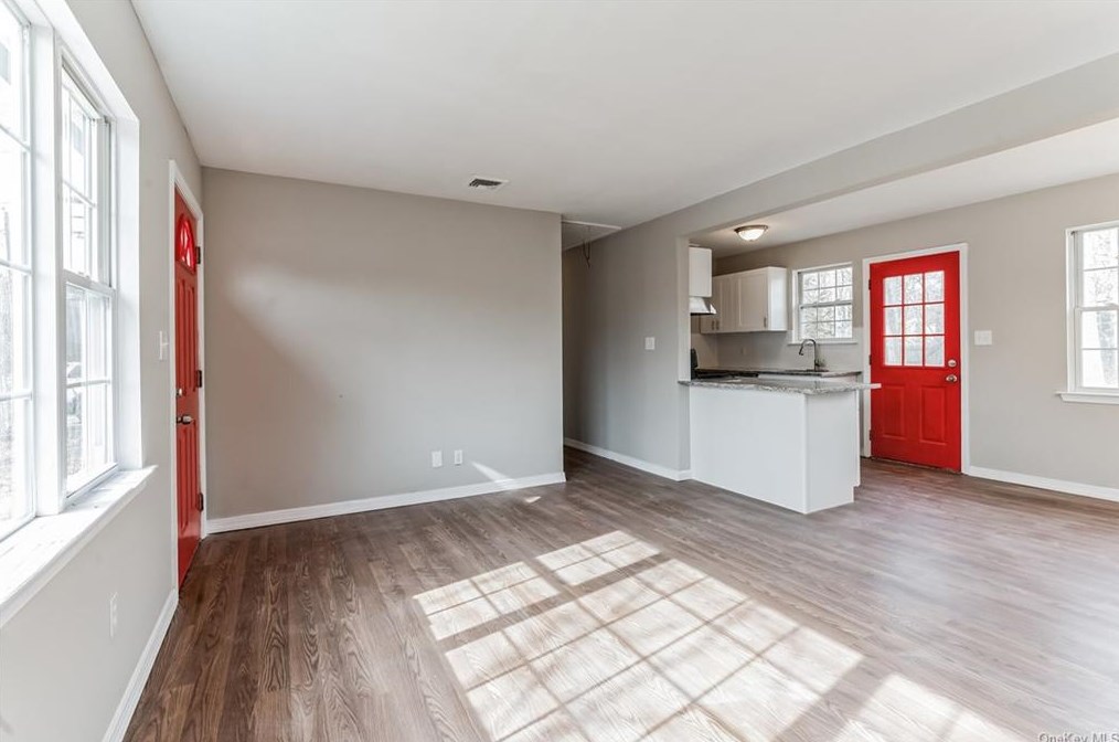 5 Pine Rd, Middle Island NY  11953-1356 exterior