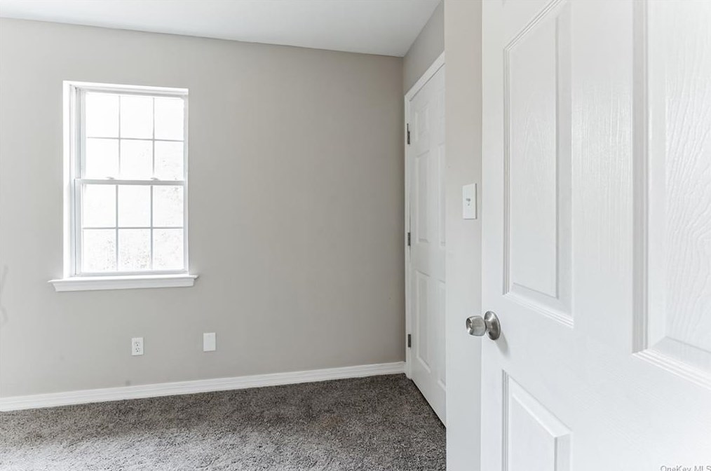 5 Pine Rd, Middle Island NY  11953-1356 exterior