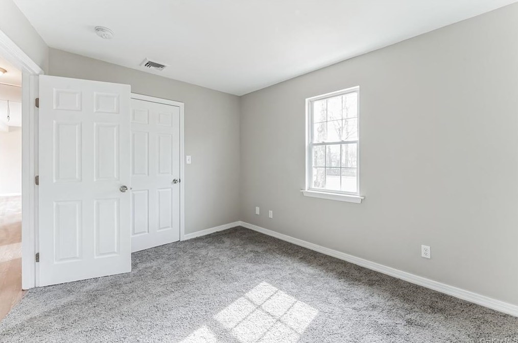 5 Pine Rd, Middle Island NY  11953-1356 exterior