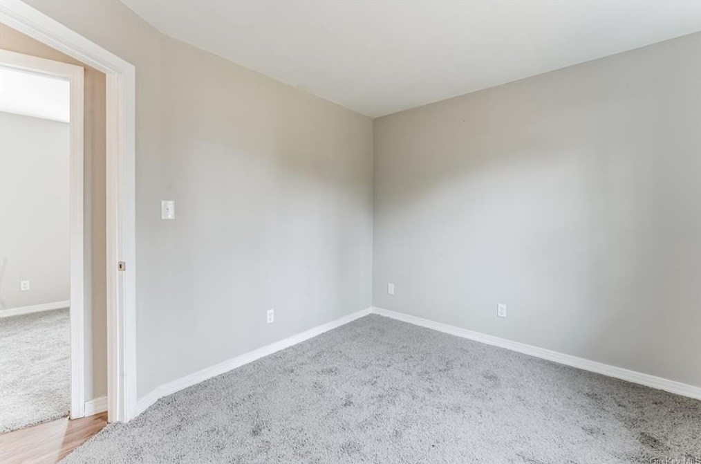 5 Pine Rd, Middle Island NY  11953-1356 exterior