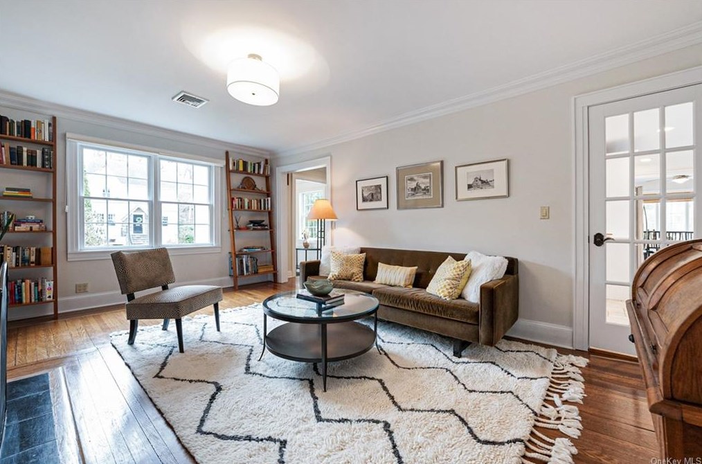 26 Shadow Ln, Larchmont NY  10538-2525 exterior