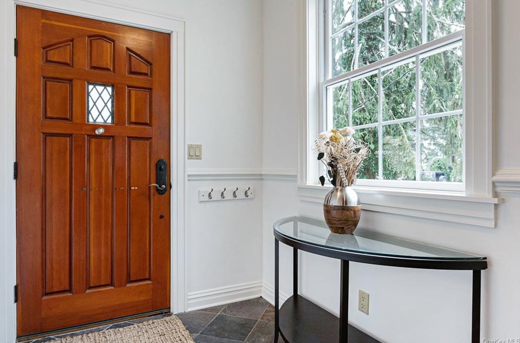 26 Shadow Ln, Larchmont NY  10538-2525 exterior