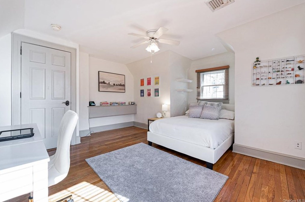 26 Shadow Ln, Larchmont NY  10538-2525 exterior