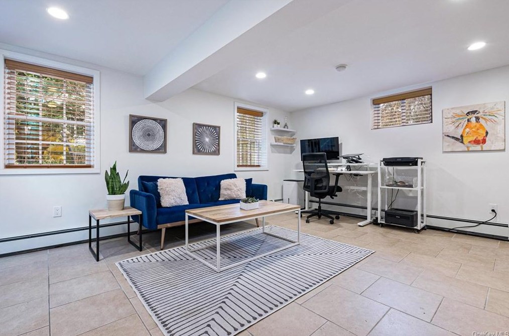 26 Shadow Ln, Larchmont NY  10538-2525 exterior