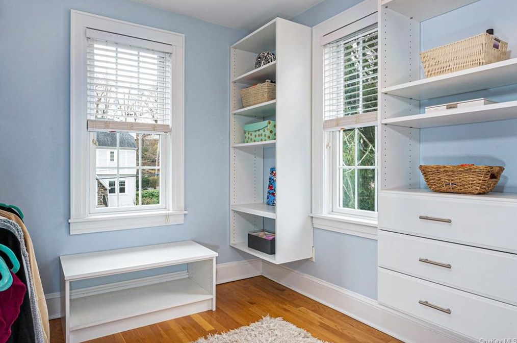 26 Shadow Ln, Larchmont NY  10538-2525 exterior