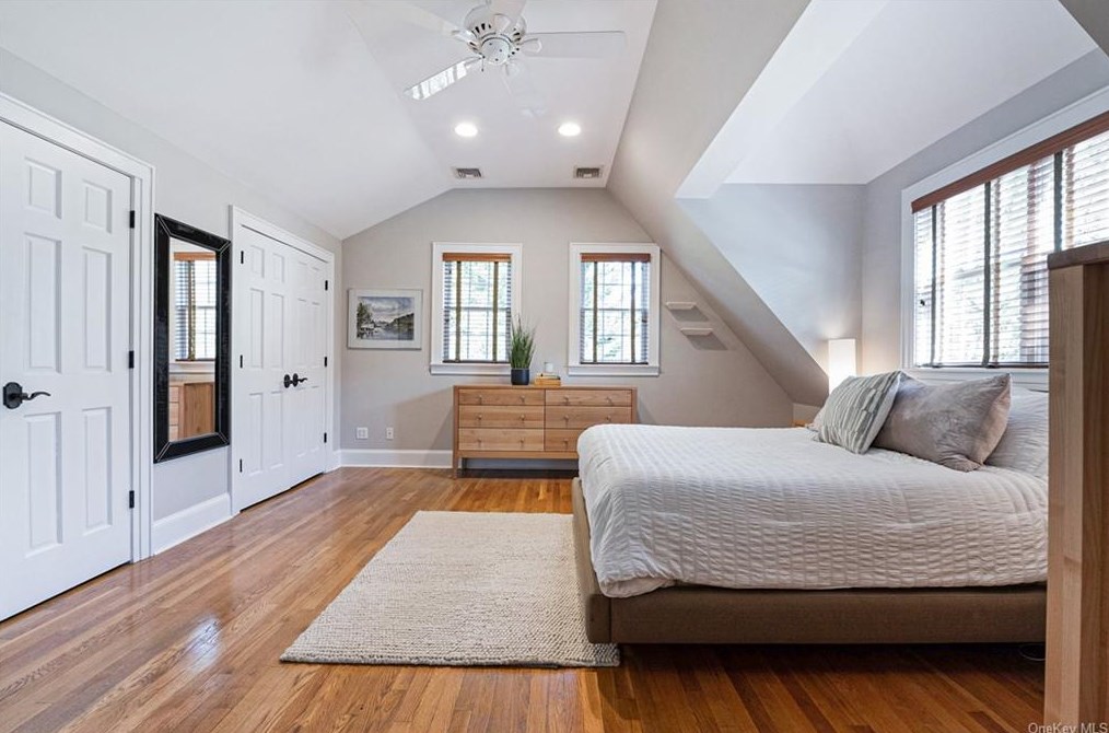 26 Shadow Ln, Larchmont NY  10538-2525 exterior