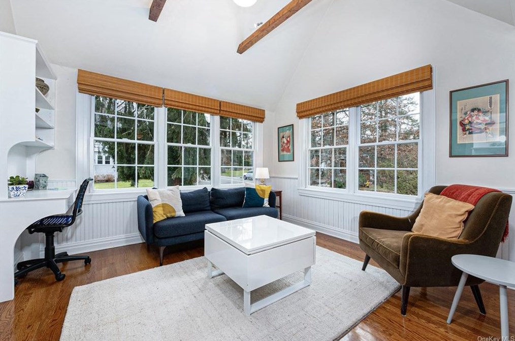 26 Shadow Ln, Larchmont NY  10538-2525 exterior