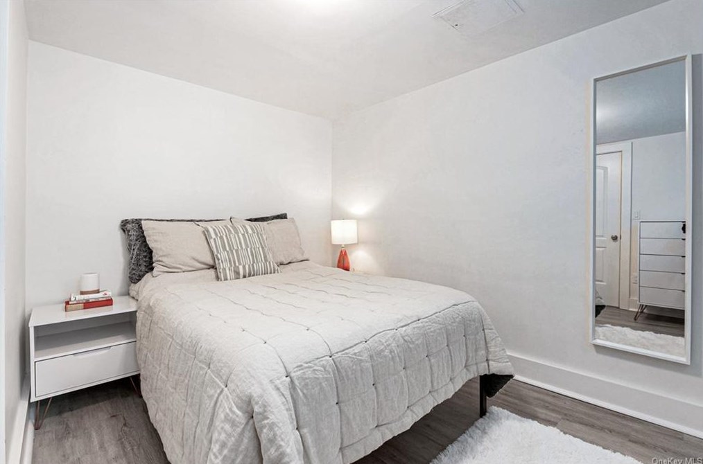 26 Shadow Ln, Larchmont NY  10538-2525 exterior