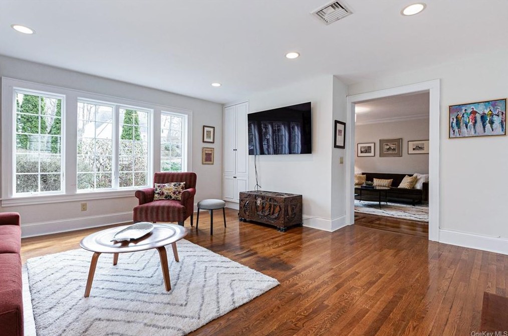 26 Shadow Ln, Larchmont NY  10538-2525 exterior