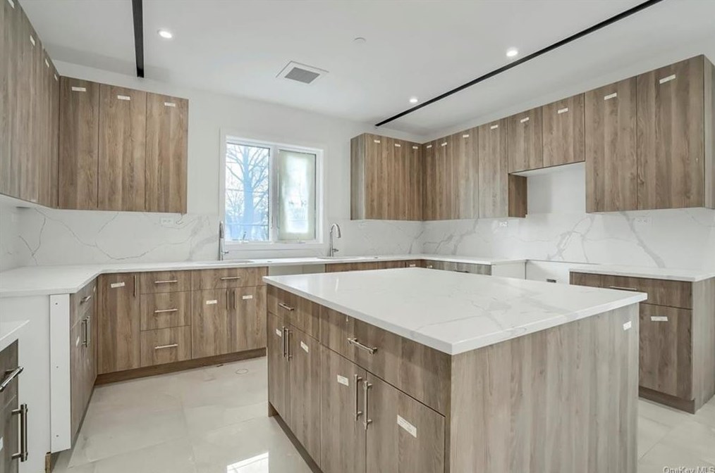 73 Church St, Chestnut Ridge NY  10977-4733 exterior