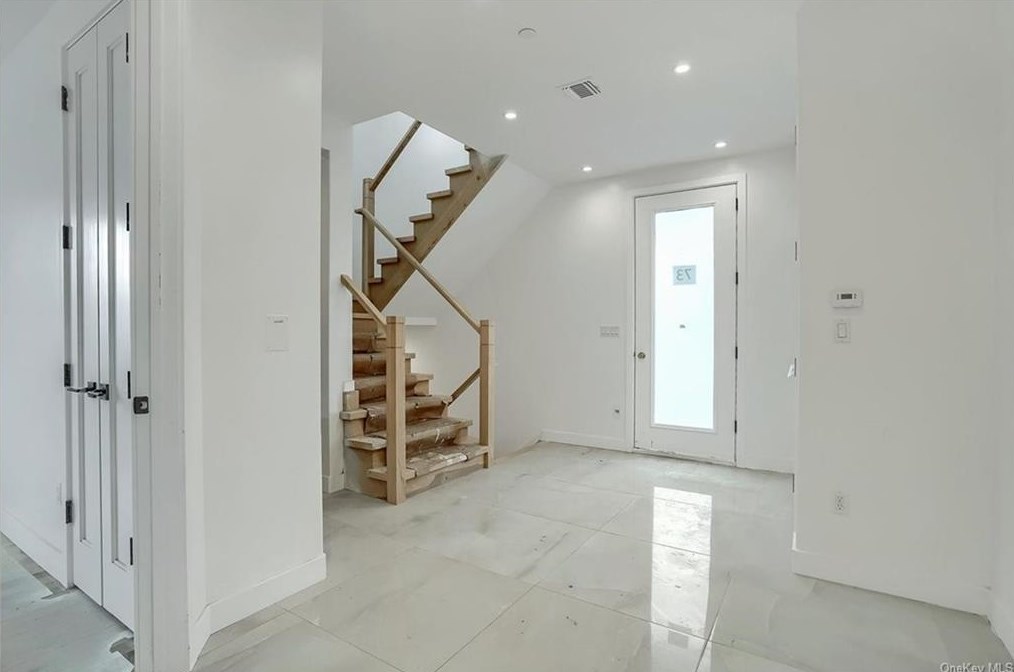 73 Church St, Chestnut Ridge NY  10977-4733 exterior