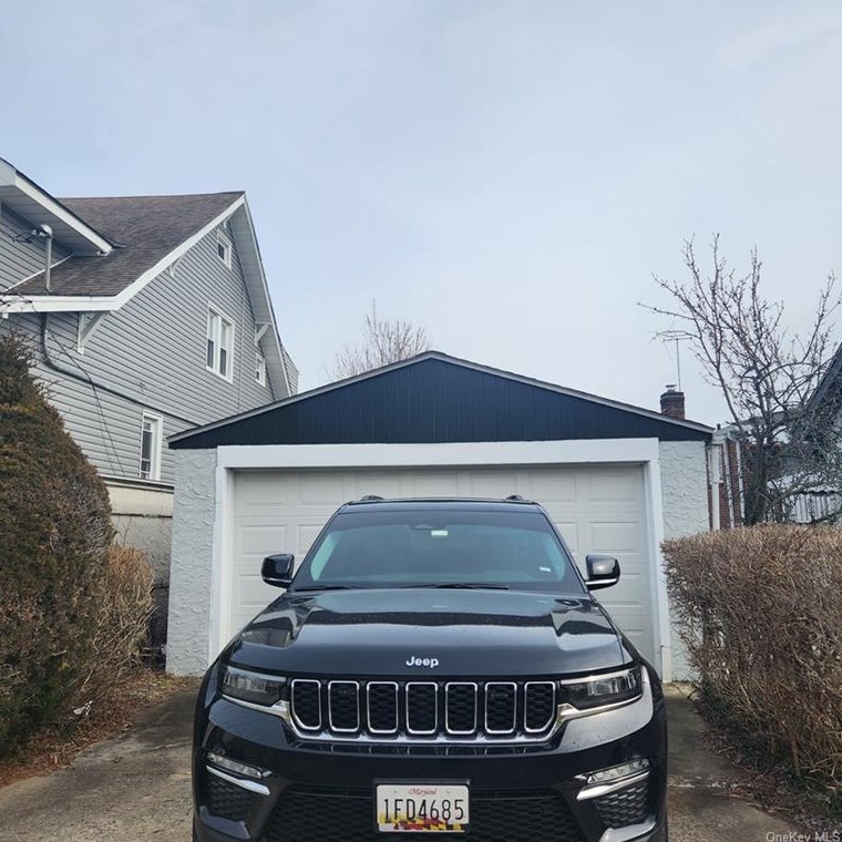 256 Hayward St, Yonkers NY  10704-1944 exterior