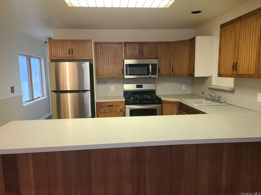 40 Clarendon Ave, Yonkers NY  10701-5808 exterior