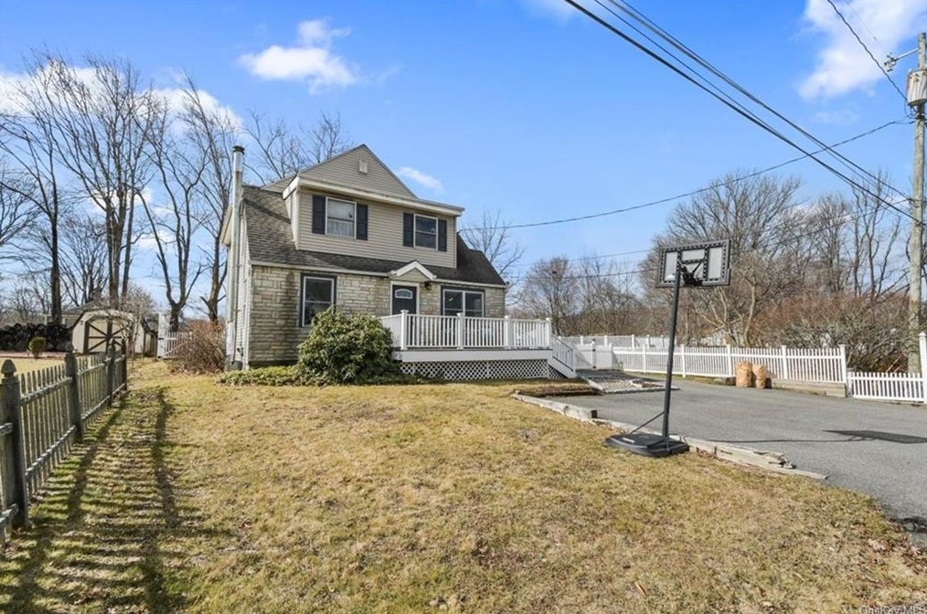 15 Ashburton Rd, Kent Lakes NY  10512-5865 exterior