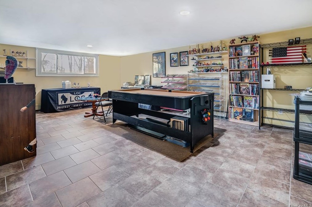 19 Woodcrest Dr, East Fishkill NY  12533-6331 exterior