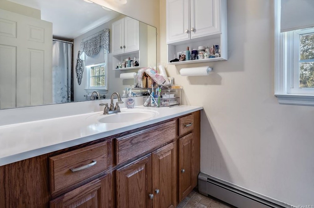 19 Woodcrest Dr, East Fishkill NY  12533-6331 exterior