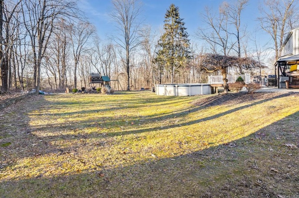 19 Woodcrest Dr, East Fishkill NY  12533-6331 exterior