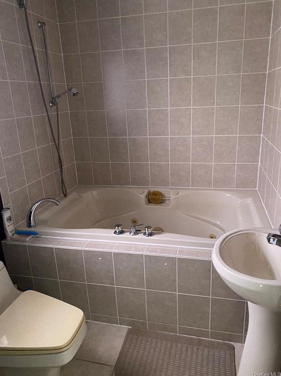 104 Pine St, Rockville Centre NY  11570-2517 exterior