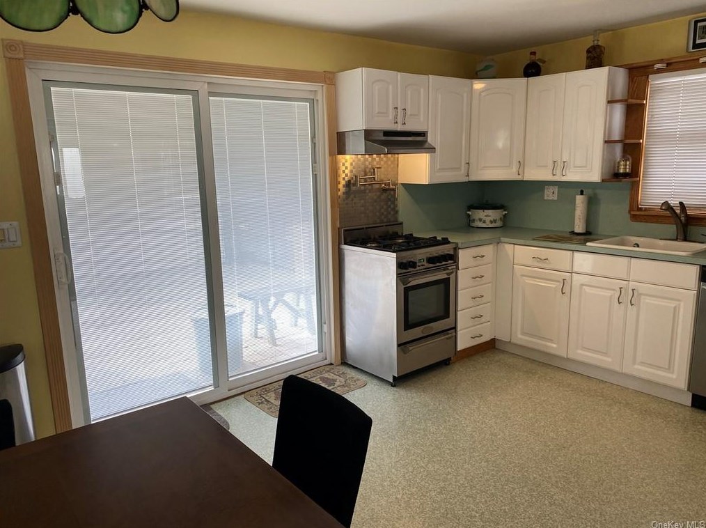 104 Pine St, Rockville Centre NY  11570-2517 exterior