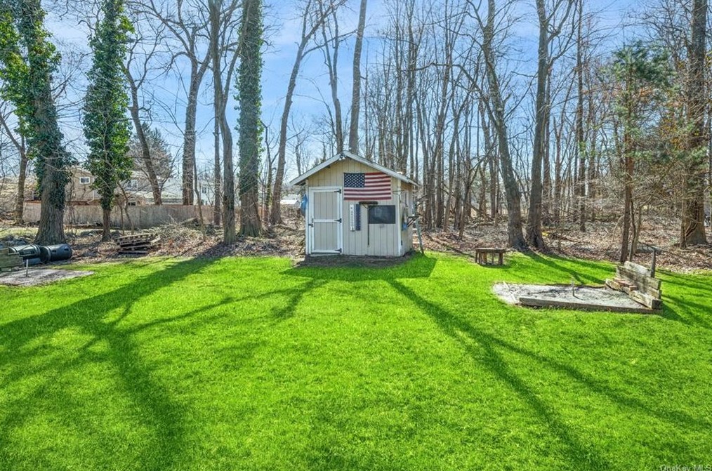 226 Townline Rd, Chestnut Ridge NY  10965-1264 exterior