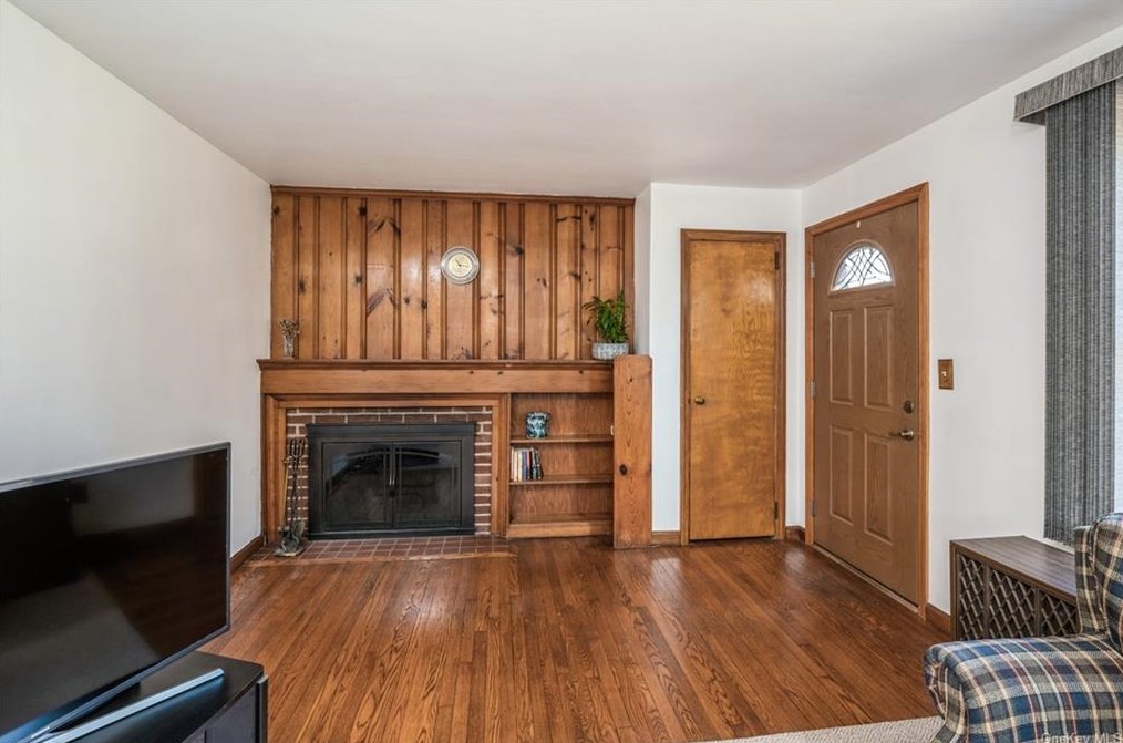 226 Townline Rd, Chestnut Ridge NY  10965-1264 exterior