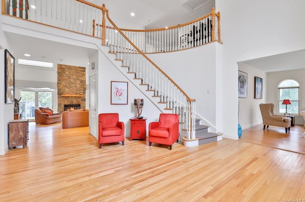 1140 Gambelli Dr, Yorktown Hgts, NY 10598