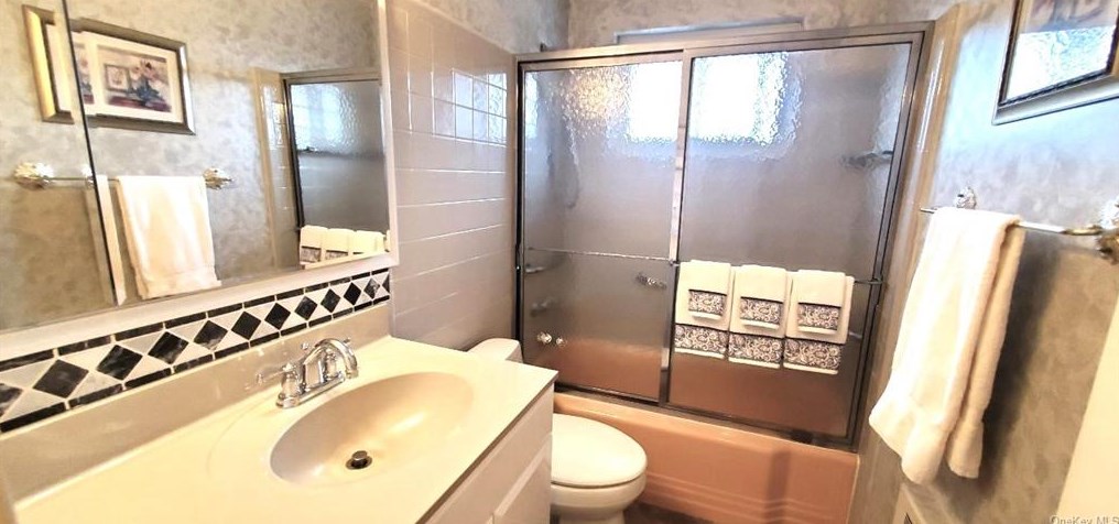 16 Dehaven Dr, Yonkers NY 10703-1265 exterior