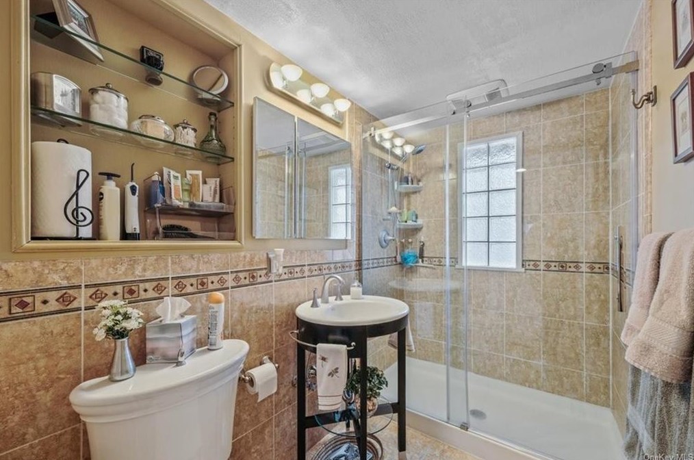 708 Forest Glen Rd, Monroe NY  10950-5546 exterior