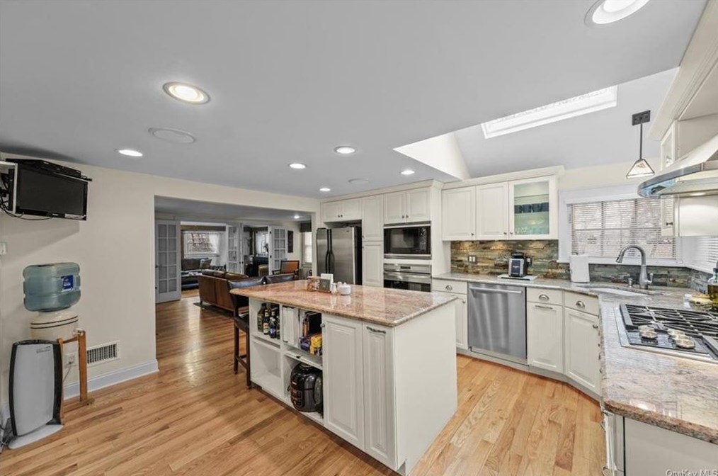 708 Forest Glen Rd, Monroe NY  10950-5546 exterior